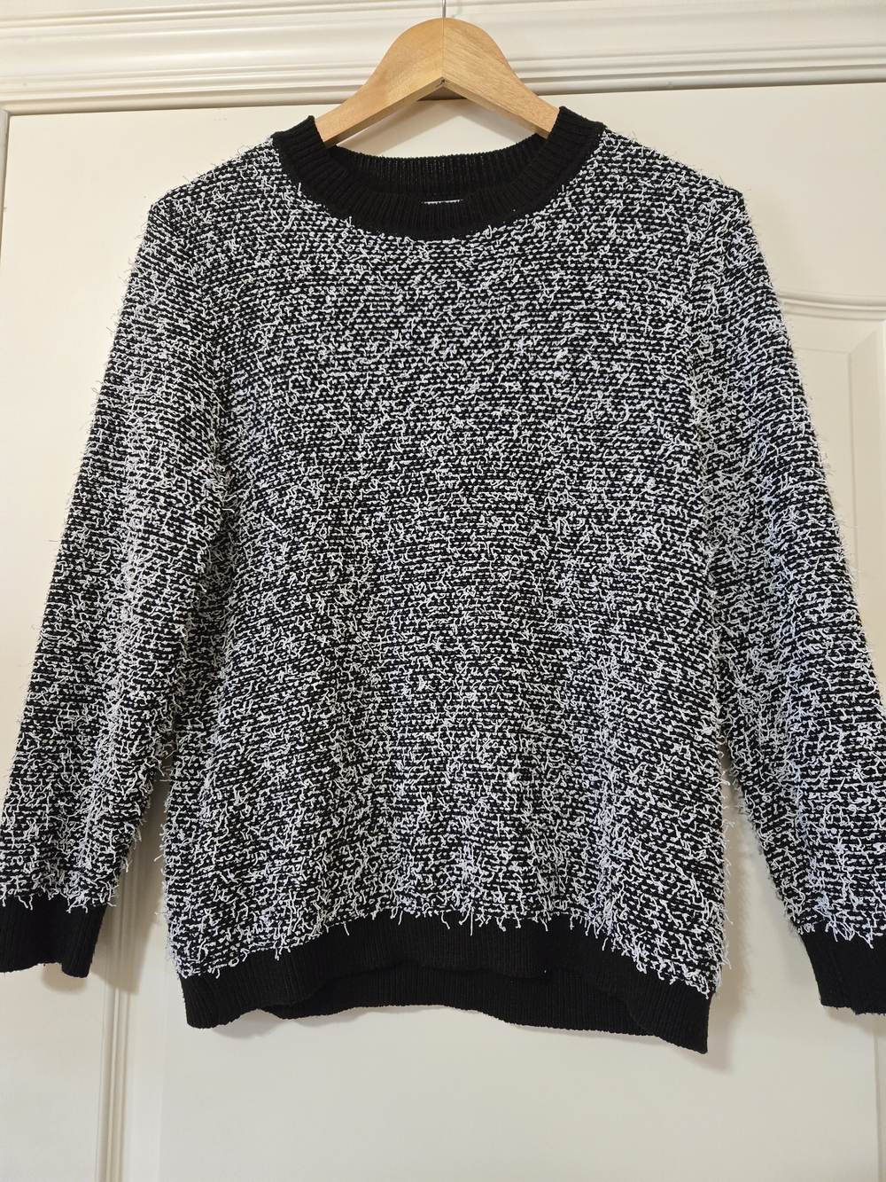 Calvin Klein Black and White Textured Crewneck Sweater Cozy Fall